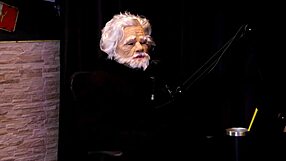 belinha baracho provoca em casa de swing com roupa sheer vermelha