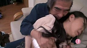 抵抗しても腰振りで犯されイキまくる熟女の尻と巨乳が揺れる