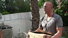 claudia valentine milf brune grosse seins suce et lèche cul 😍🍑