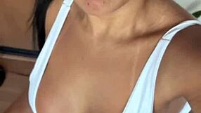 bom dia na bike com kriss hotwife de biquíni mostrando tudo