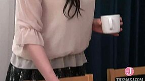 抵抗しても腰振りで犯されイキまくる熟女の尻と巨乳が揺れる