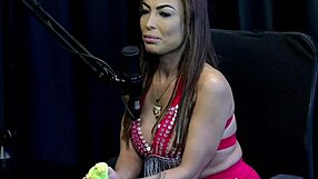 belinha baracho provoca em casa de swing com roupa sheer vermelha