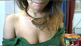 indian webcam babe spreads for hardcore pussy pounding with massive desi cock till she squirts everywhere