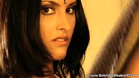 Bollywood Indian Milf Strips Nude Sensual Dance Tease