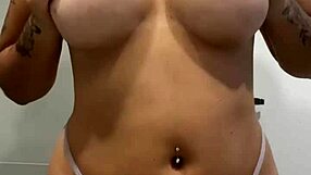 18-year-old blonde teen shows off her big juicy ass curves