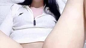 amateur babe fingers herself backstage till massive squirt explosion