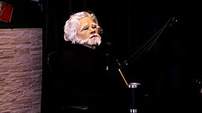 belinha baracho provoca em casa de swing com roupa sheer vermelha