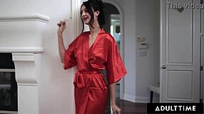 eliza ibarra tries on wrong glasses german subs