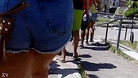Voyeur catches juicy ass delight in rome streets