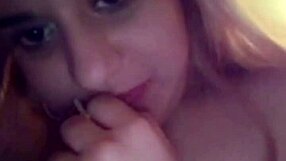 blonde teen babe prostitute masturbates her big ass pussy on cam!