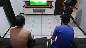 Meu marido perdeu a aposta e me entregou pro amigo dele na cara dele