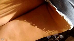 Voyeur catches juicy ass delight in rome streets