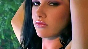 Black-haired slut deepthroats in vintage flick