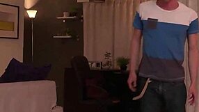 نانا ناكامورا تمص كإلهة في عرض ميلف ياباني مرح