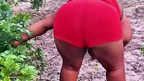 Vizinha Evang�lica Grabs Fruits with Big Ass Cameltoe Tease