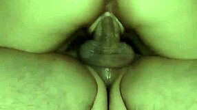 oye mira como la latina cabalga esa gran polla hasta el fondo