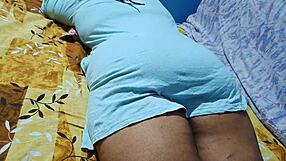 Desi housewife bitch pussy wet fucked by lover