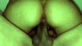 oye mira como la latina cabalga esa gran polla hasta el fondo