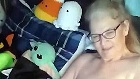 Mature cougar stretches saggy natural tits in naked yoga then fingers herself eagerly