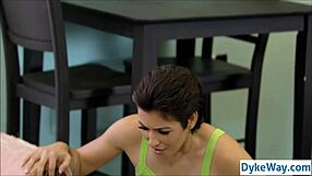 Lesbian customer fucks stuck barista pussy hard