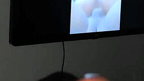 WATCHING THIS GOSTOSA MASTURBATE IN MINI SKIRT MAKES ME CUM