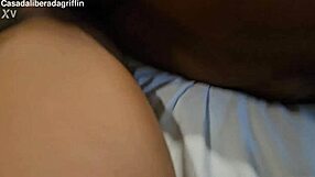 ajudando estranho enfiar pau na buceta da esposa no gloryhole