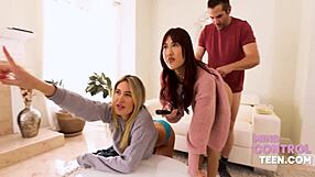 our freeuse family guest fucks teen mom hot 🔥👨‍👩‍👧