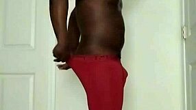 whoa check this bodybuilder's muscled ass and tits flexin during workout 💪🔥