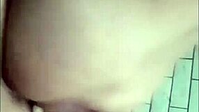 tante lagi sange nunggu suami pulang dari sawah ya?