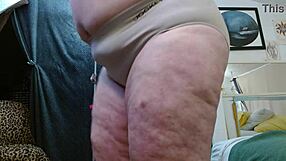 hey dawnskye1962 here parading my big curves hairy pussy in panties 😘🍑💋