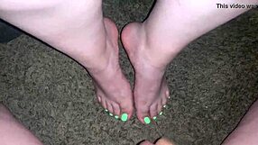 i love watching amateur feet cumshots with green polish toes