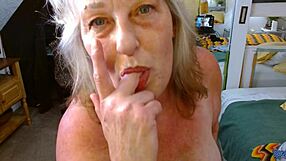 hey dawnskye1962 here parading my big curves hairy pussy in panties 😘🍑💋