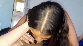 Mi Caliente Hermanastra Chupa Mi Gran Polla Profundo Antes de Follada Dura!