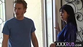 i hired busty milf masseuse rayveness for intimate stranger session