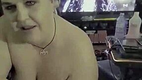 Kandy Kane the sri lankan housewife slut deepthroats big tits bouncing 😍🍆💦