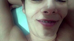 casada madura tira virgindade do novinho enche buceta de porra gemendo