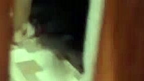 Spiando Mi Vecina Colombiana Me Invita a Follaje Su Culo Grande