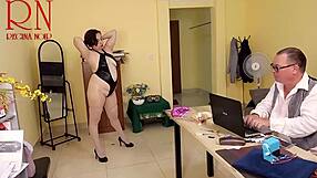 secretary regina noir does yoga bending juicy big pussy lips in office closeup