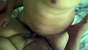 damn, esta gordibuena tiene la panocha tan gordita y peludita...