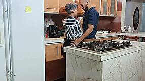 mi marido me pide que mi amigo me busque y termino con su verga en mi boca y crema en la cara