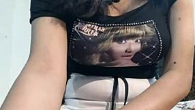 that sexy indian girl delivers live sex show fucking pussy hard in homemade video