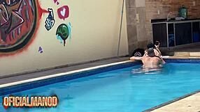 Famosinha from paraiba fucks tattooed stud in pool!