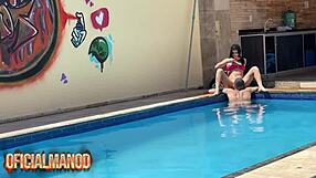 Famosinha from paraiba fucks tattooed stud in pool!