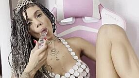 essa princesinha loves toy deep in pussy