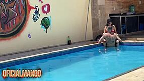 Famosinha from paraiba fucks tattooed stud in pool!