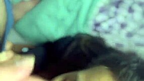 Le gusta follar con otro mientras habla por teléfono con el novio? Cum on her ass doggystyle pov