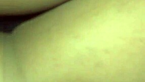 Le gusta follar con otro mientras habla por teléfono con el novio? Cum on her ass doggystyle pov