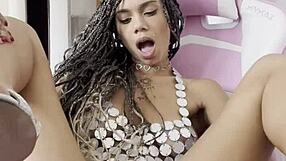 essa princesinha loves toy deep in pussy