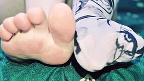 asmr feet joi sneaking into stepsis room for toes and holes!!