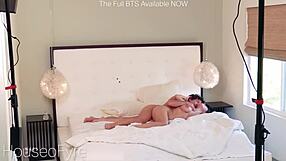 indica flower shakes big natural titties and ass backstage!